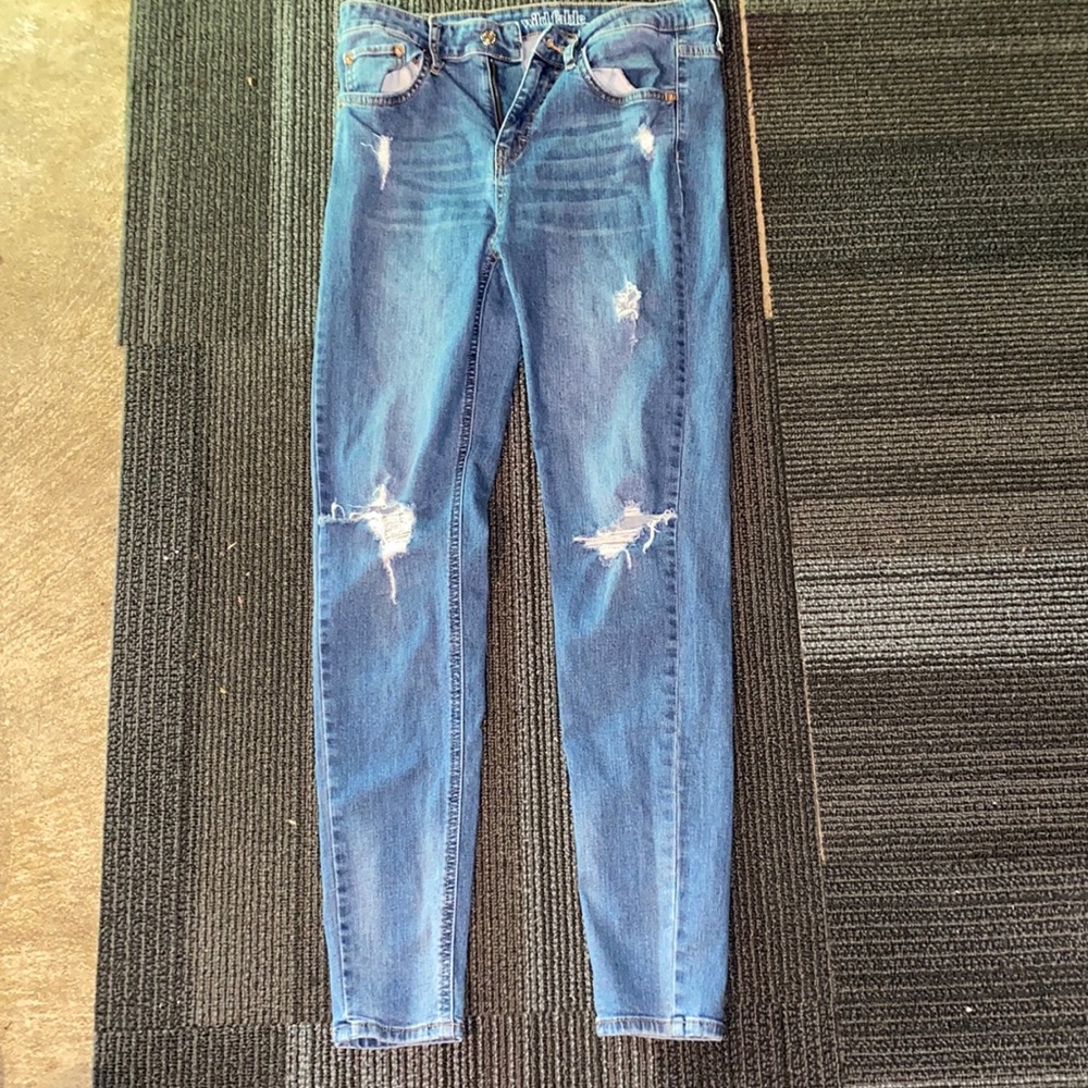 Light washed ripped skinny jeans